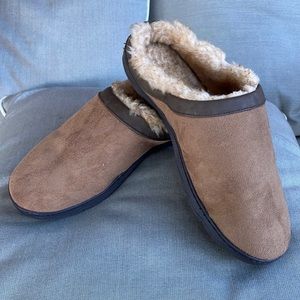 NWOT Slip on Faux Fur Men’s Slippers with outdoor soles, size Large 9.5-10.5